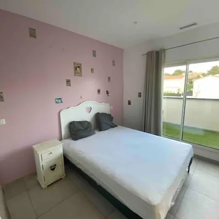 Proche Plage ,lumineux, Confort Et Bien Situe Villa *