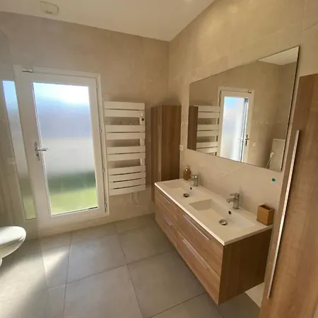 Villa Proche Plage ,lumineux, Confort Et Bien Situe *